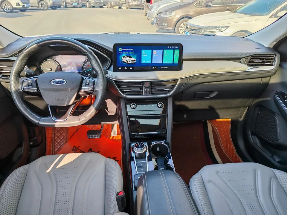 Ford Escape EcoBoost 245 4WD Premium Edition 2022 — миниатюра 2