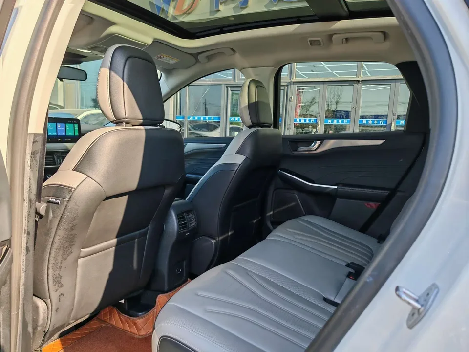Ford Escape EcoBoost 245 4WD Premium Edition 2022 — миниатюра 3