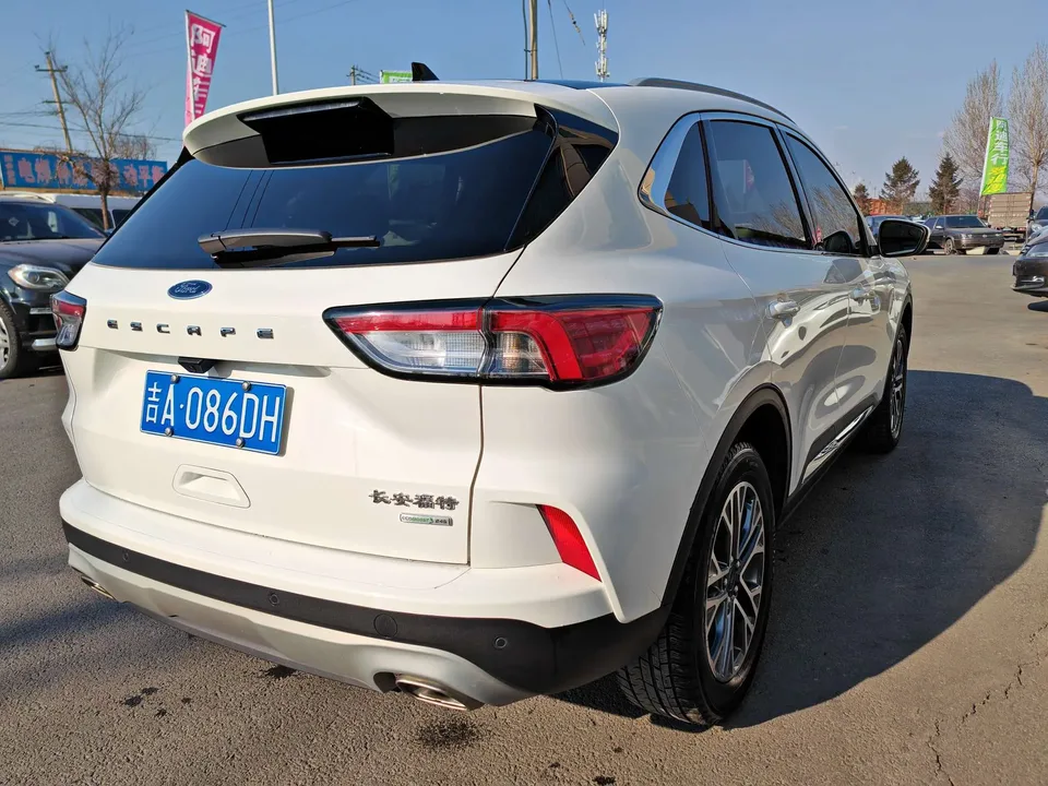 Ford Escape EcoBoost 245 4WD Premium Edition 2022 — миниатюра 4