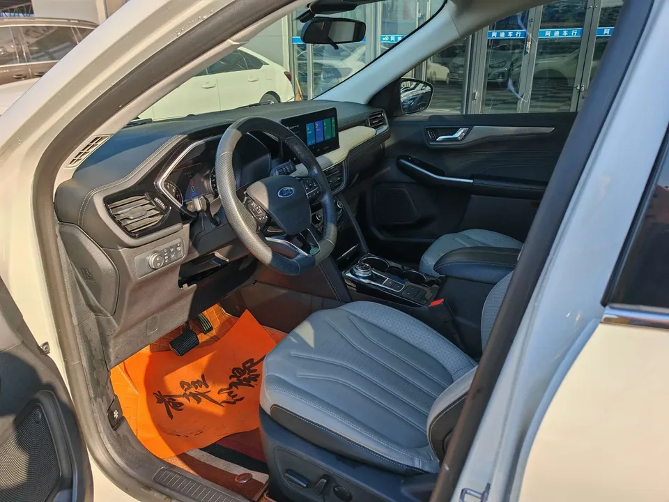 Ford Escape EcoBoost 245 4WD Premium Edition 2022 — миниатюра 5