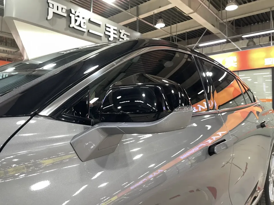 Ford Mondeo facelift EcoBoost 245 luxury model 2023 — миниатюра 3