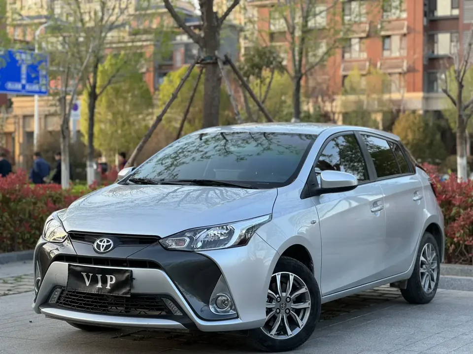 Toyota Yaris L Yaris L 2022 YARiS L 2022 1.5L CVT luxury PLUS version 2022 — photo 1, buy with delivery to Moscow