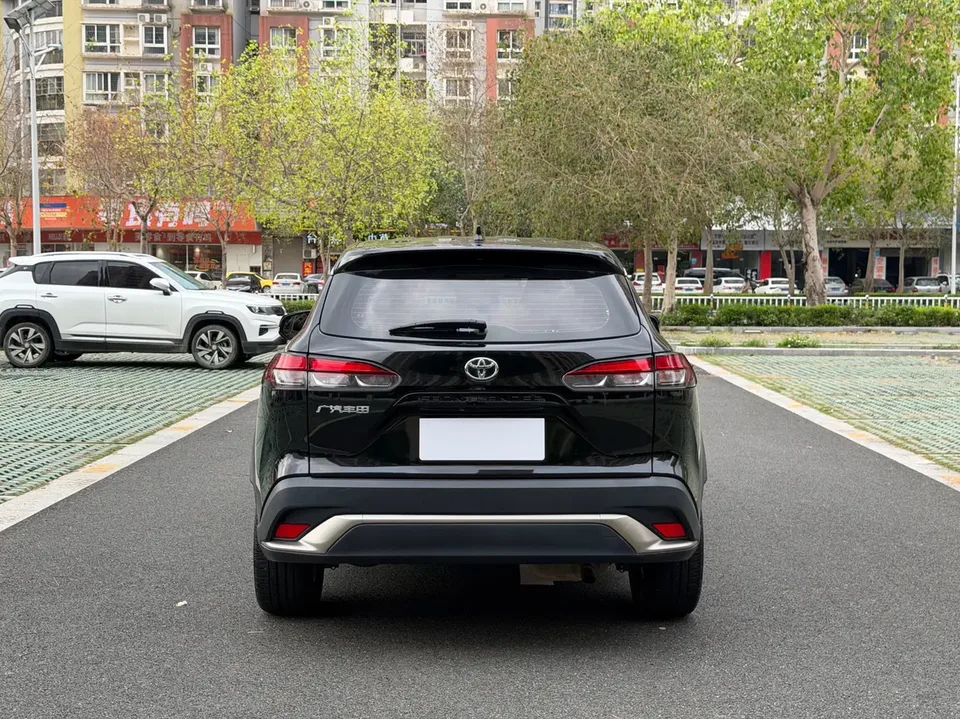 Toyota Frontlander 2.0L CVT Luxury PLUS Edition 2022 — миниатюра 2