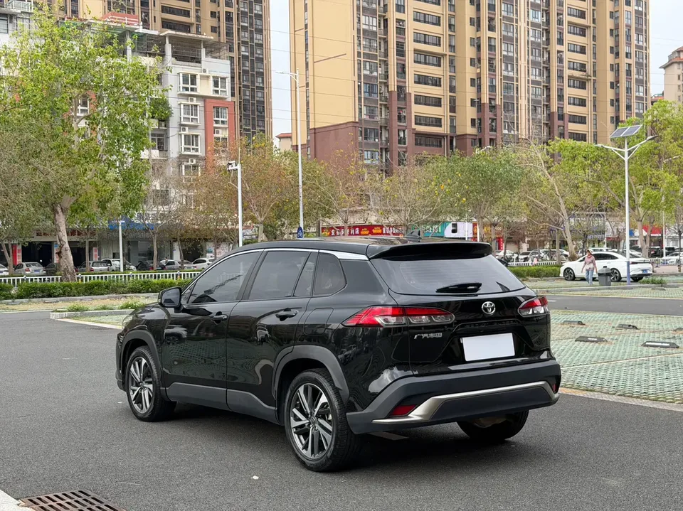 Toyota Frontlander 2.0L CVT Luxury PLUS Edition 2022 — миниатюра 4