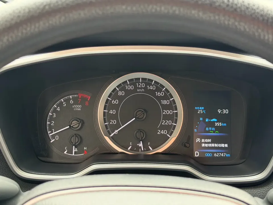 Toyota Frontlander 2.0L CVT Luxury PLUS Edition 2022 — миниатюра 5