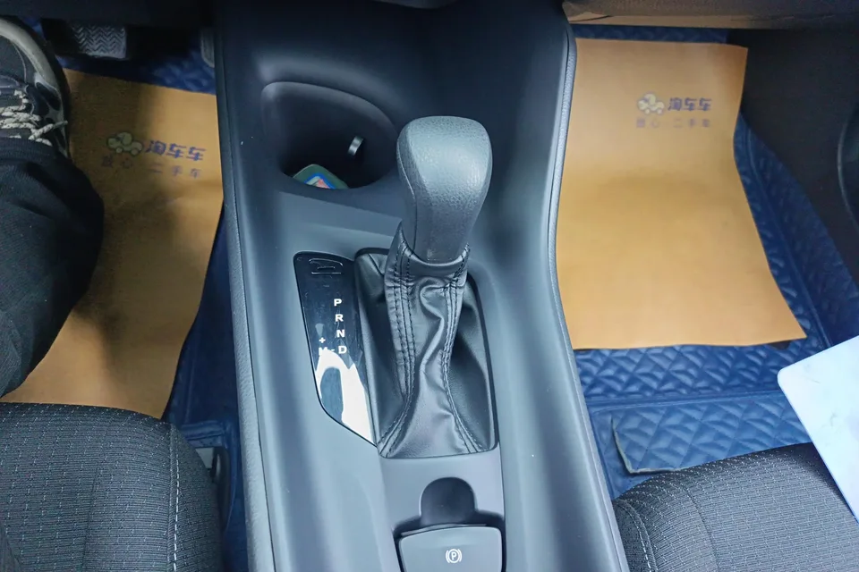 Toyota C-HR Hybrid 2.0L Yixiang Edition 2022 — миниатюра 3