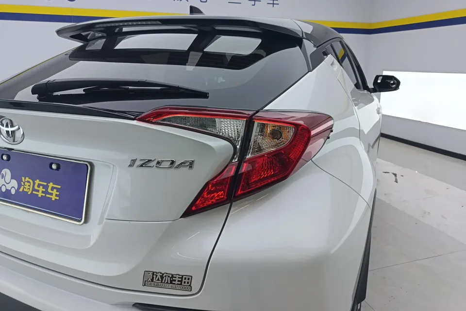 Toyota C-HR Hybrid 2.0L Yixiang Edition 2022 — миниатюра 4