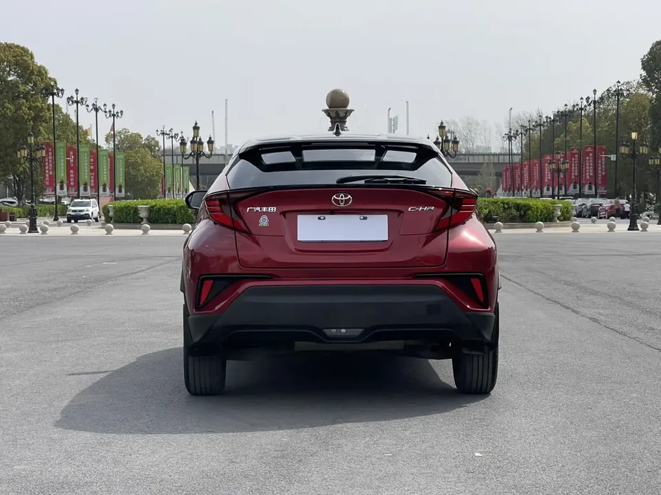 Toyota C-HR 2.0L Luxury Edition 2022 — миниатюра 2