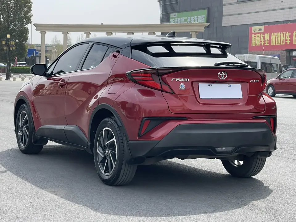 Toyota C-HR 2.0L Luxury Edition 2022 — миниатюра 4