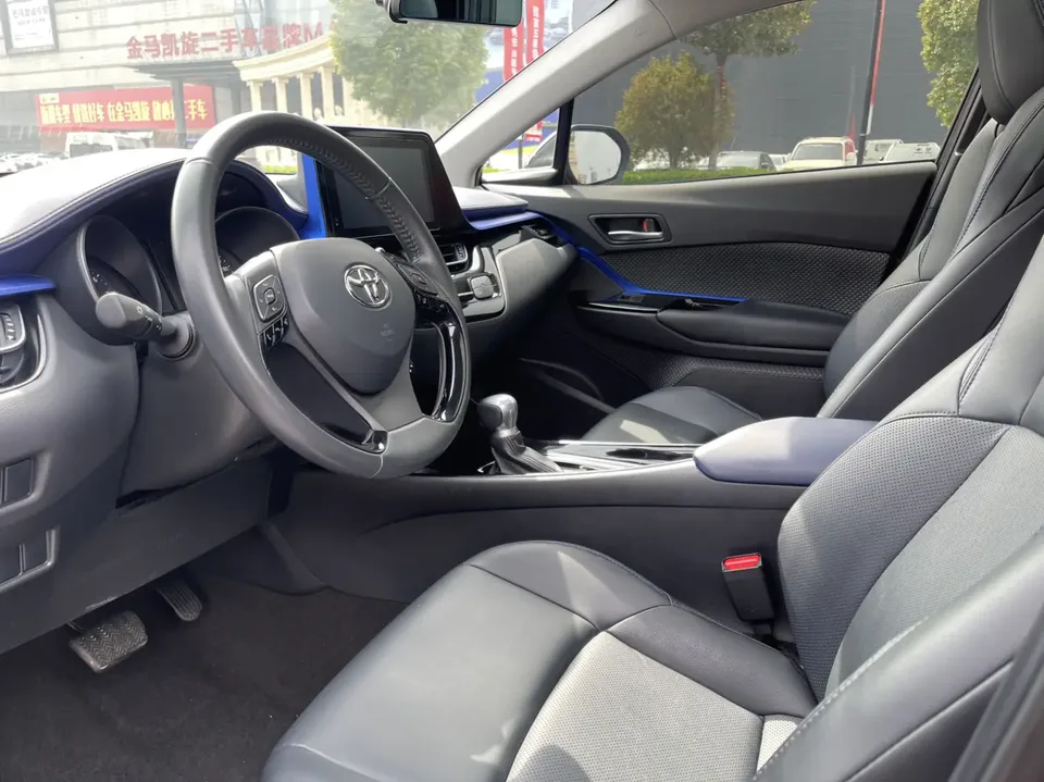 Toyota C-HR 2.0L Luxury Edition 2022 — миниатюра 5