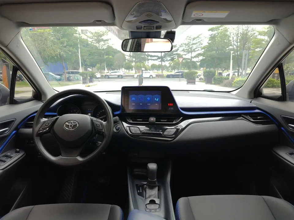 Toyota C-HR 2.0L Elite Edition 2022 — миниатюра 3