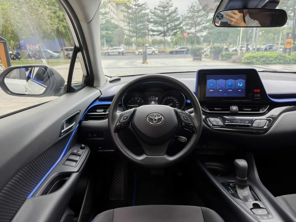 Toyota C-HR 2.0L Elite Edition 2022 — миниатюра 4