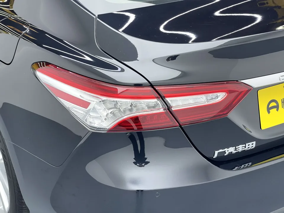 Toyota Camry 2.0G Deluxe Edition 2023 — миниатюра 3