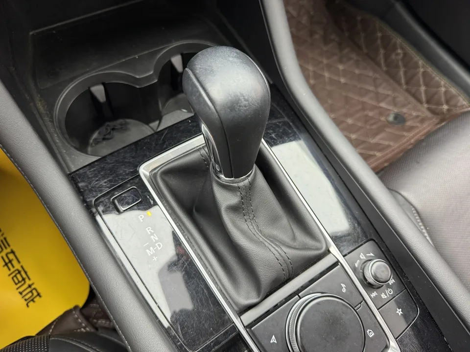 Mazda Axela 2.0L automatic quality version 2023 — миниатюра 3