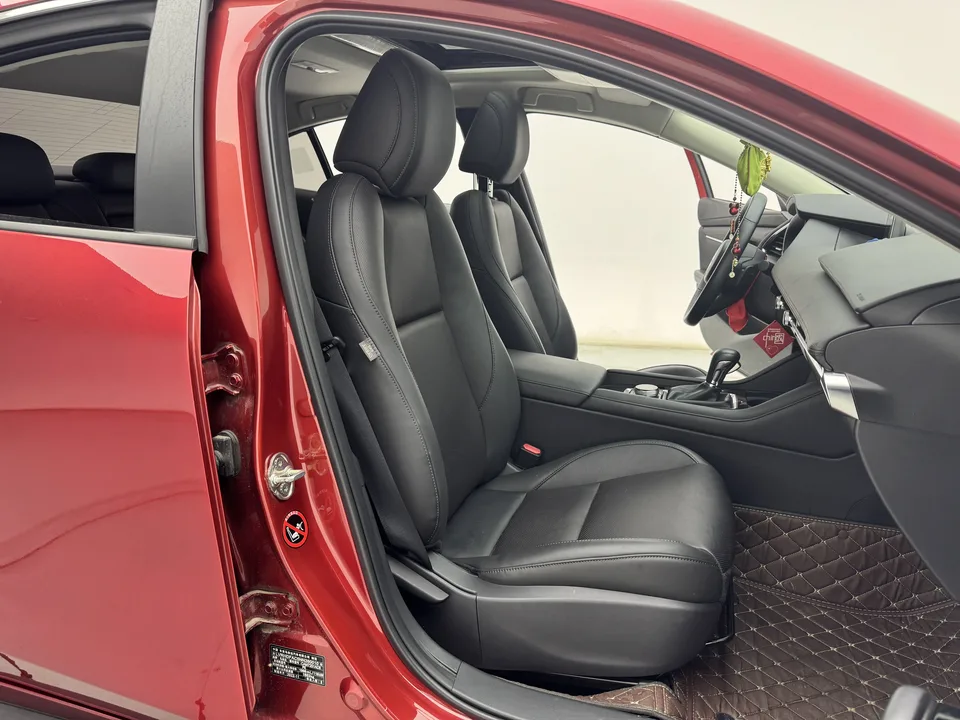 Mazda Axela 2.0L automatic quality version 2023 — миниатюра 4