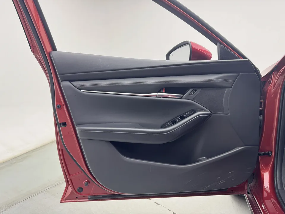 Mazda Axela 2.0L automatic quality version 2023 — миниатюра 5