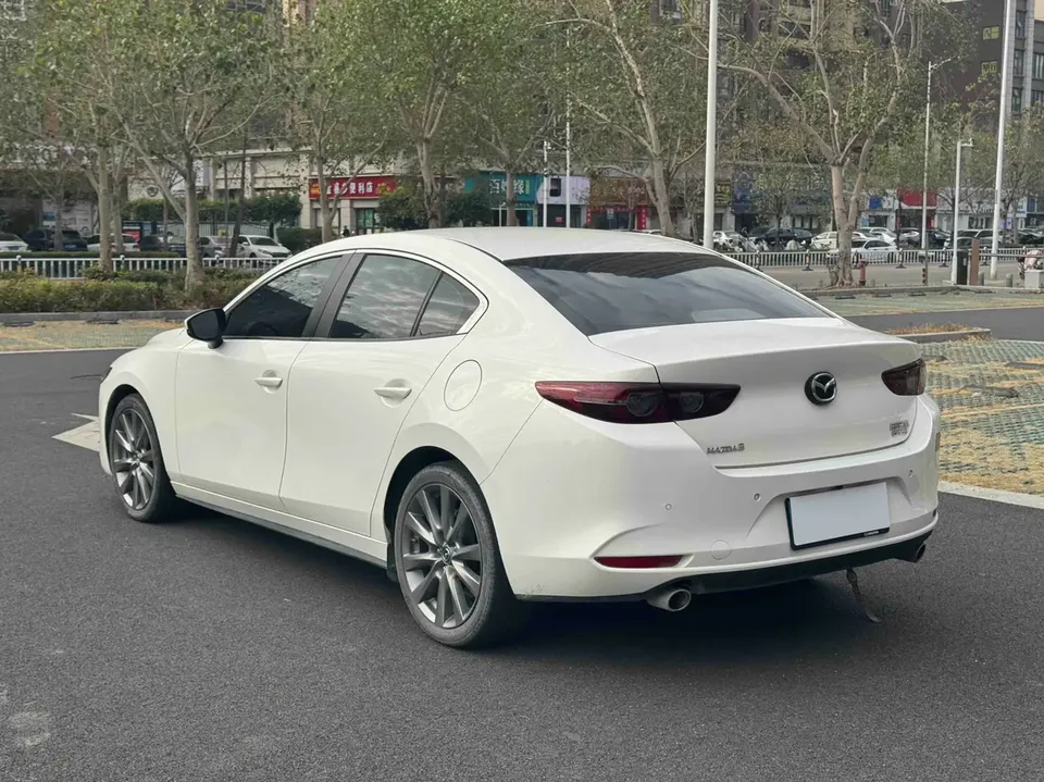 Mazda Axela 2.0L Automatic Elegant Edition 2023 — миниатюра 4
