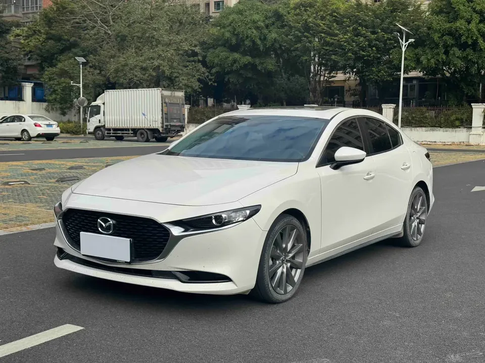 Mazda Axela 2.0L Automatic Elegant Edition 2023 — фото 1, купить с доставкой в Москву