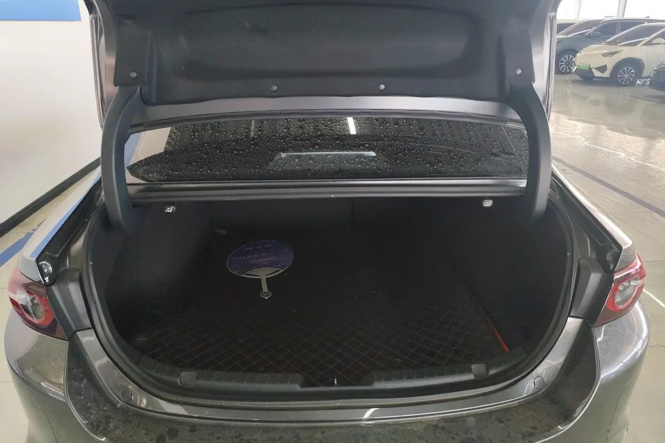 Mazda Axela 2.0L automatic quality version 2022 — миниатюра 5