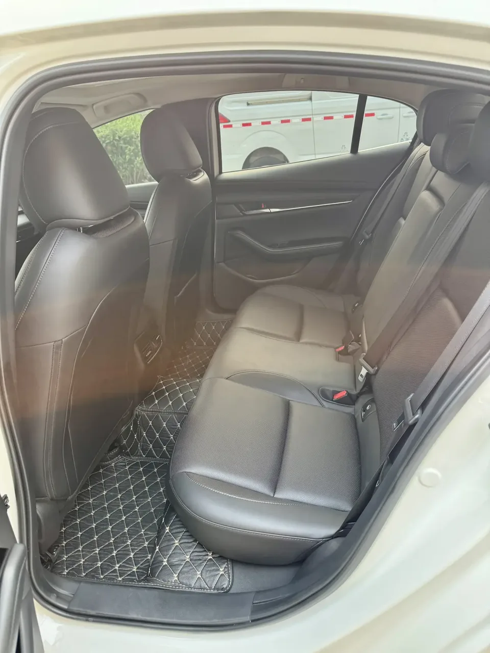 Mazda Axela 2.0L Automatic Elegant Edition 2023 — миниатюра 3