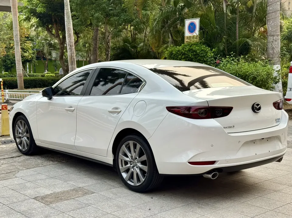Mazda Axela 2.0L Automatic Elegant Edition 2023 — миниатюра 4