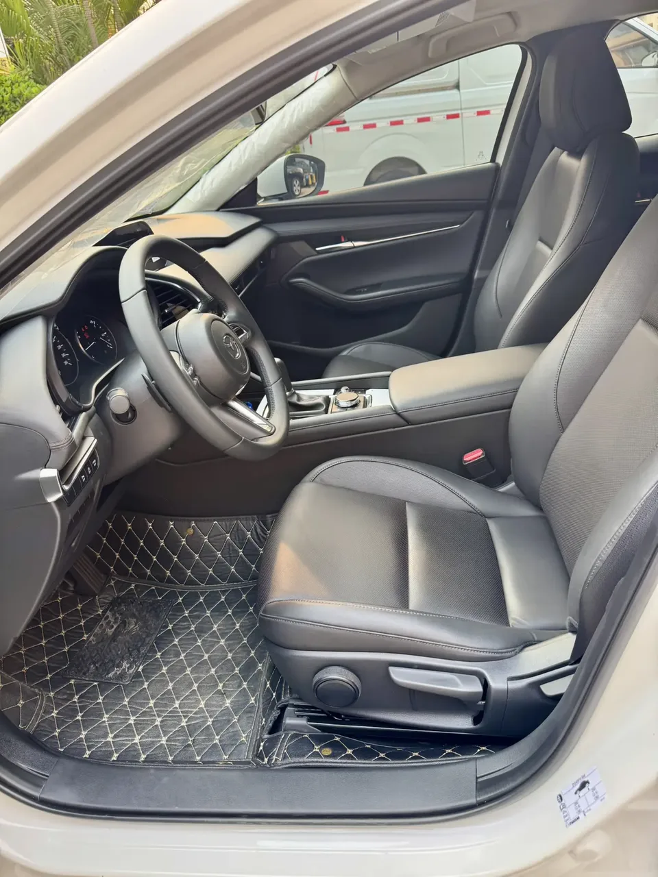 Mazda Axela 2.0L Automatic Elegant Edition 2023 — миниатюра 5