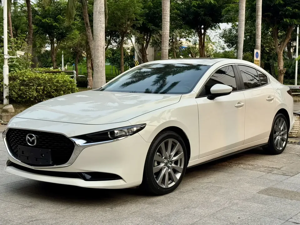 Mazda Axela 2.0L Automatic Elegant Edition 2023 — фото 1, купить с доставкой в Москву