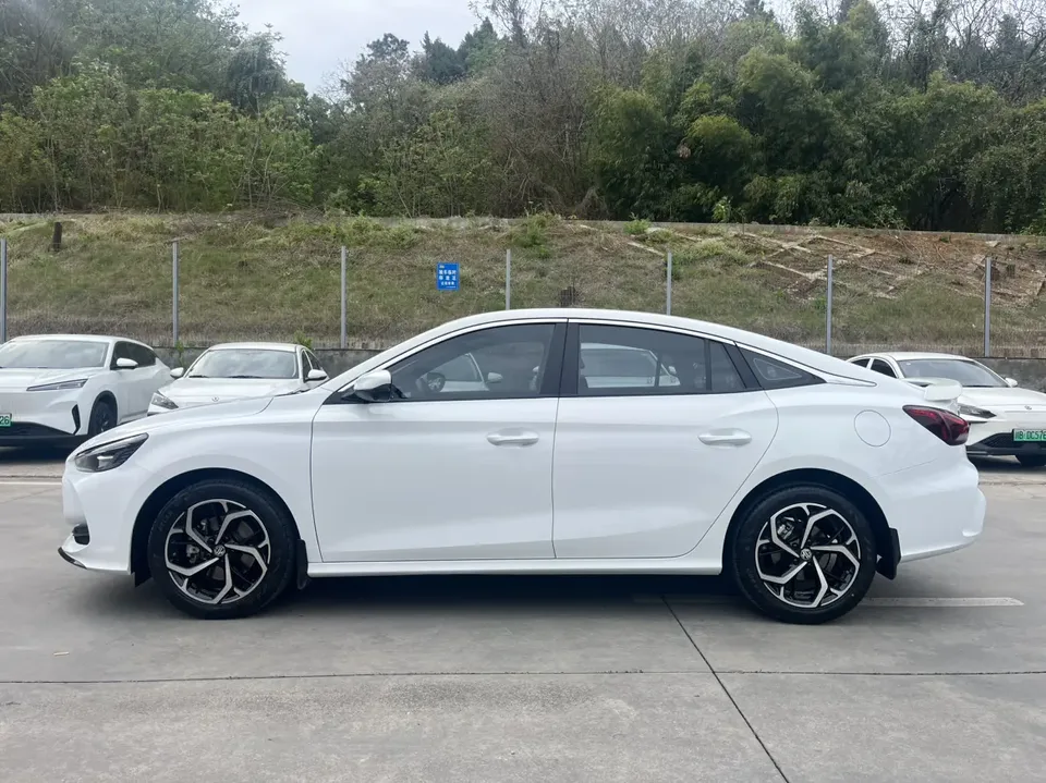 MG 5 MG5 2025 300TGI Global Flagship Edition 2025 — миниатюра 4
