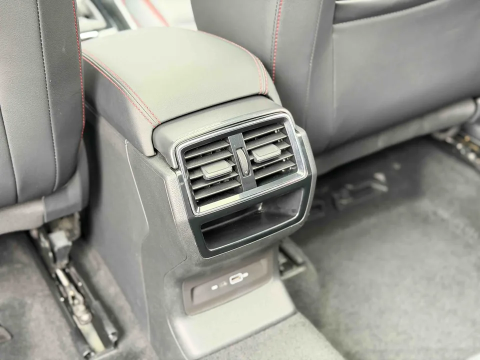 Skoda Karoq TSI280 Luxury Edition 2023 — миниатюра 3