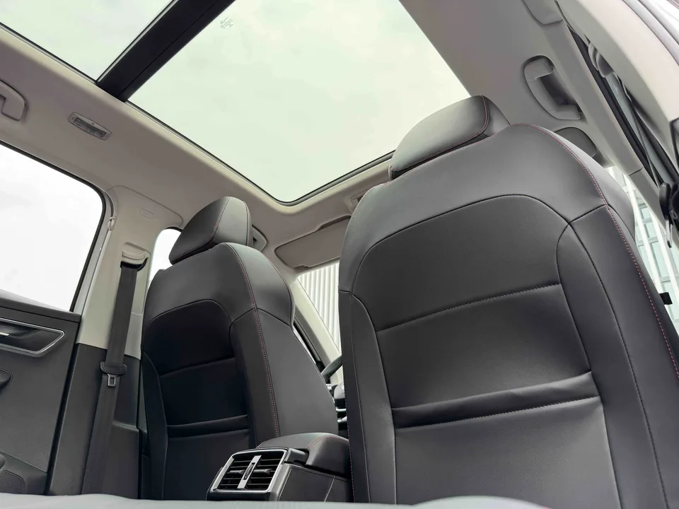 Skoda Karoq TSI280 Luxury Edition 2023 — миниатюра 5