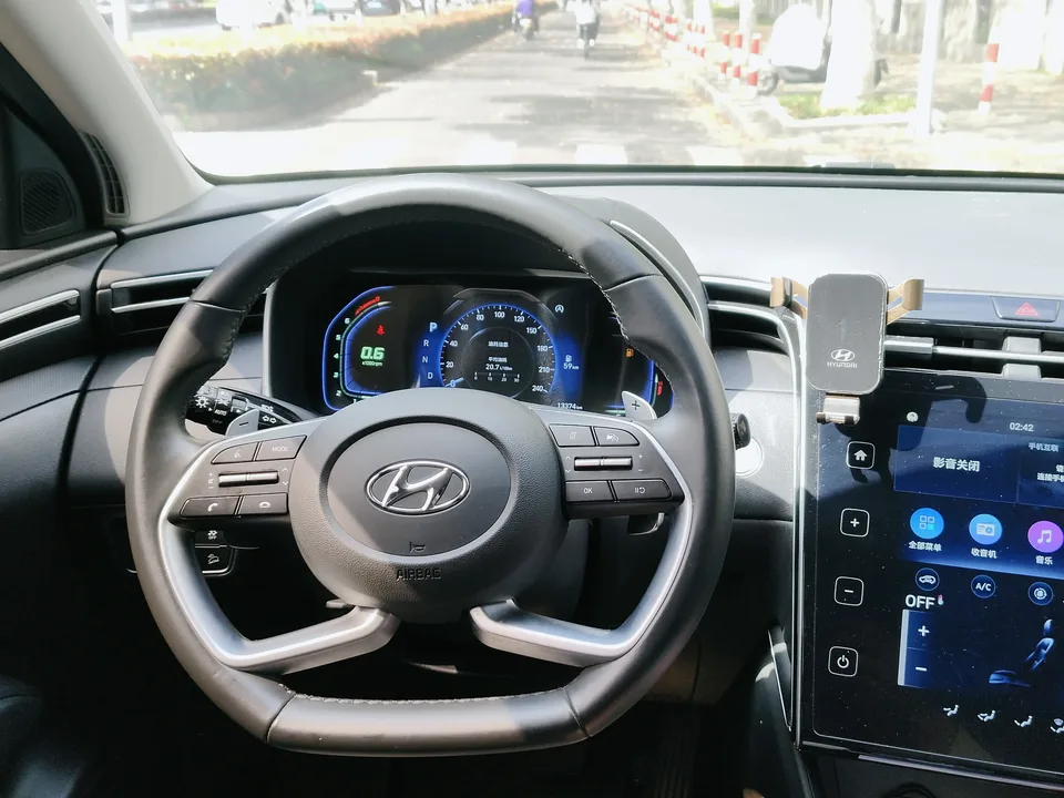 Hyundai tucson l Tucson L 1.5T GLX two-wheel drive elite version 2023 — миниатюра 3