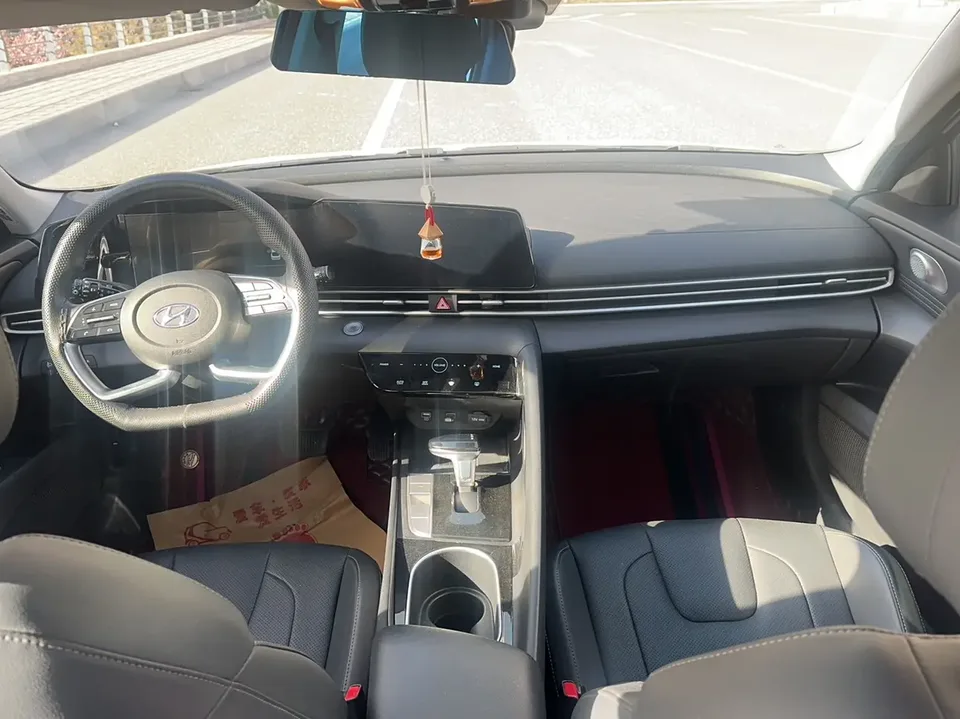 Hyundai Elantra Elantra 2021 1.5L CVT LUX Premium Edition 2022 — миниатюра 5