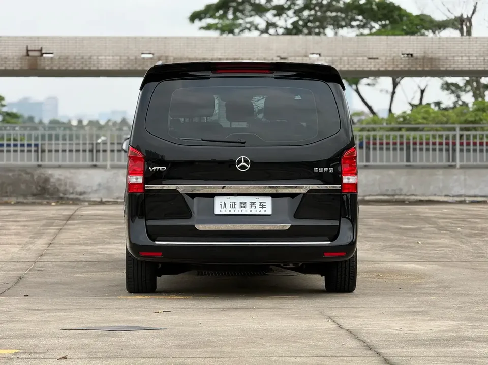 Mercedes-Benz Vito Vito 2024 2.0T Elite Edition 7 Seaters 2025 — миниатюра 2