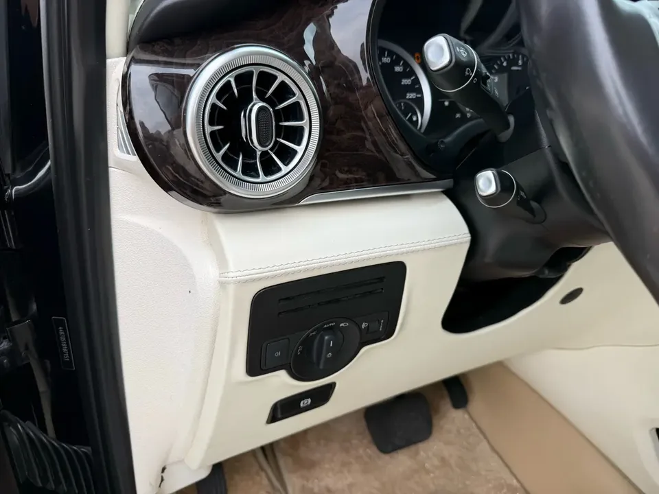 Mercedes-Benz Vito Vito 2023 2.0T Business Edition 7 Seaters 2023 — thumbnail 4