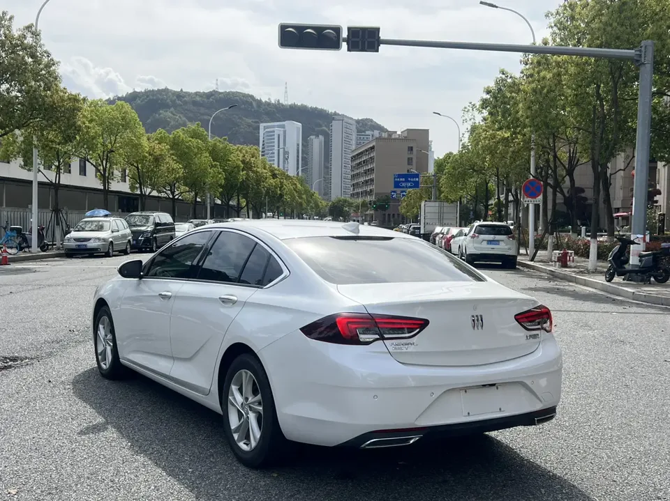 Buick Majesty Regal 2024 25T Super Edition 2024 — миниатюра 2
