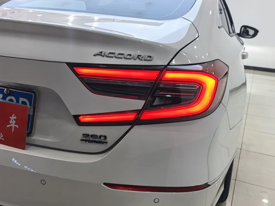 Honda Accord Accord 2022 260TURBO Deluxe Edition 2023 — миниатюра 3