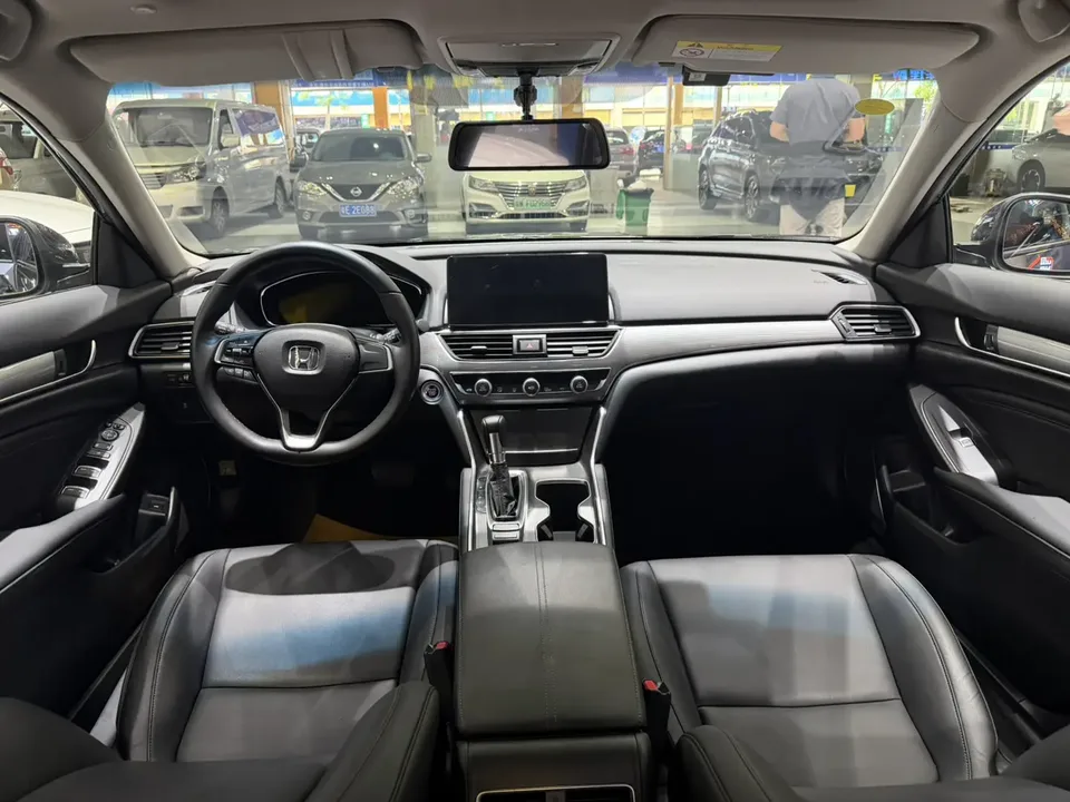 Honda Accord Accord 2022 260TURBO Deluxe Edition 2023 — миниатюра 3