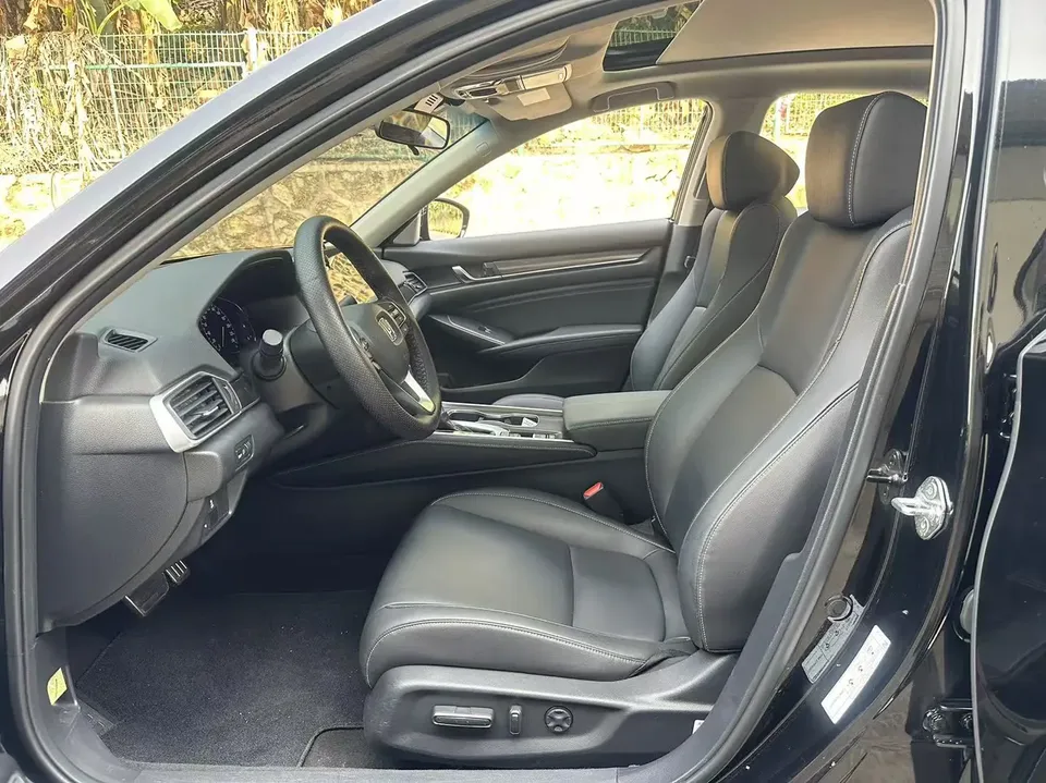 Honda Accord 2022 Accord 260TURBO Fantasy Night Premium Edition 2023 — миниатюра 5