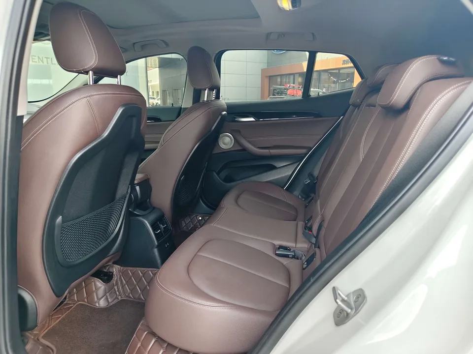 BMW X2 BMW X2 2023 sDrive25i M Sport Night Edition 2023 — миниатюра 4