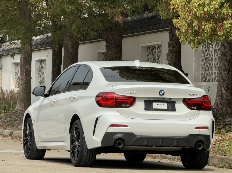 BMW 1 Series BMW 1 Series 2023 125i M Sport Night Edition 2023 — миниатюра 2