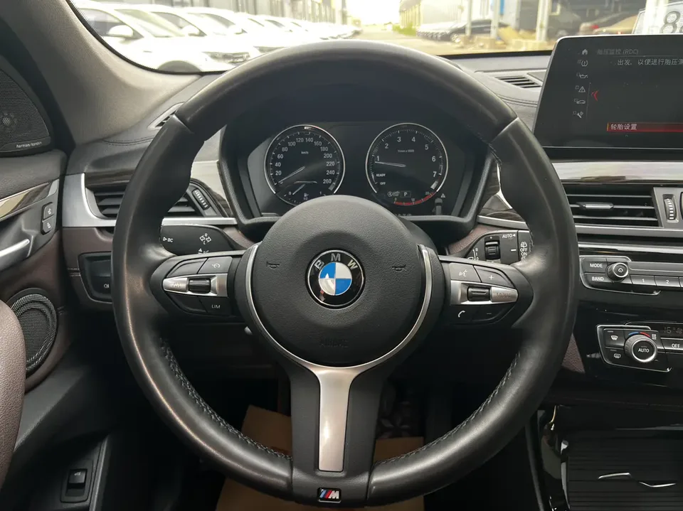 BMW X1 X1 2022 BMW X1 2022 xDrive25Li Exclusive Model 2023 — thumbnail 4