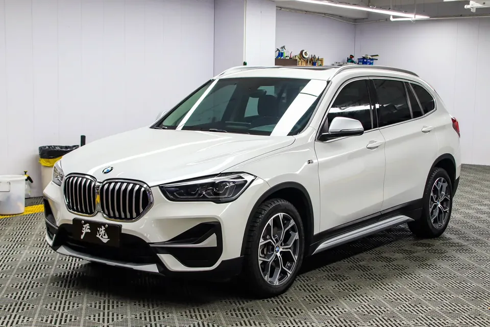 BMW X1 X1 2022 BMW X1 2022 sDrive20Li Fashion Edition 2022 — photo 1, buy with delivery to Moscow
