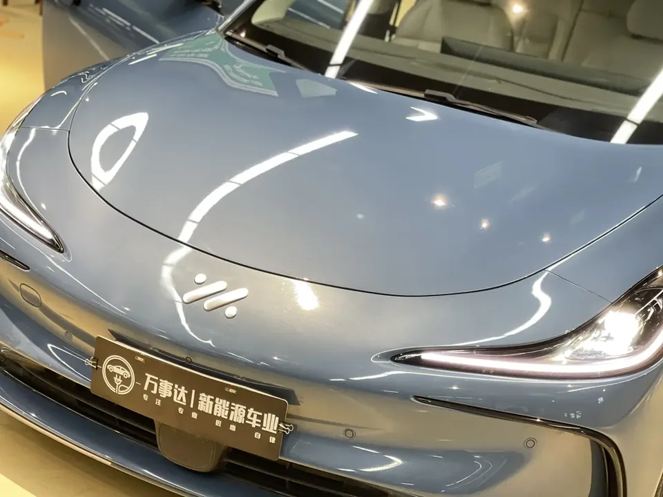 Zhiji L6 Max Standard Edition 75kWh 2025 — миниатюра 3