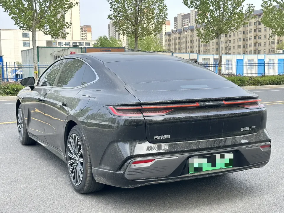 Geely Galaxy Star 8 PHEV 130km EM-i Flagship Edition 2025 — миниатюра 4