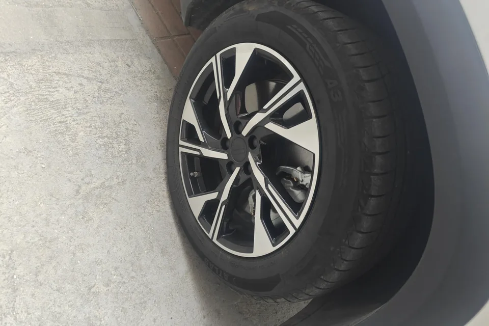 Geely Galaxy L7 1.5T DHT 55km PRO 2024 — миниатюра 2