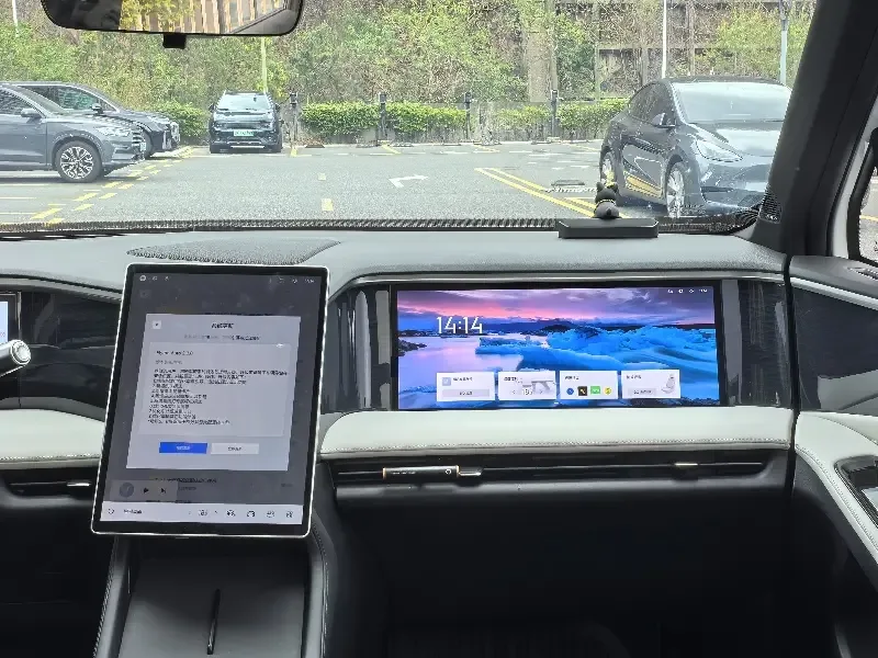 Geely Galaxy L7 1.5T DHT 55km PRO Longteng Edition 2024 — миниатюра 3
