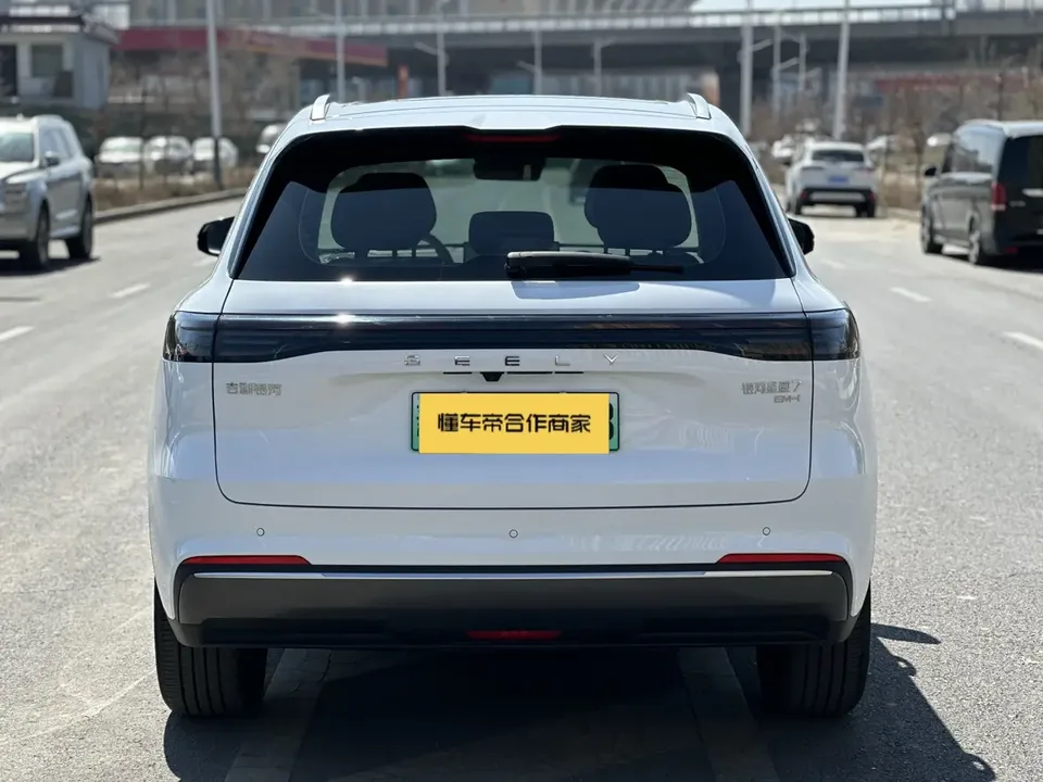 Geely Galaxy Starship 7 EM-i Galaxy Starship 7 EM-i 2025 120KM Pilot Edition 2025 — миниатюра 2