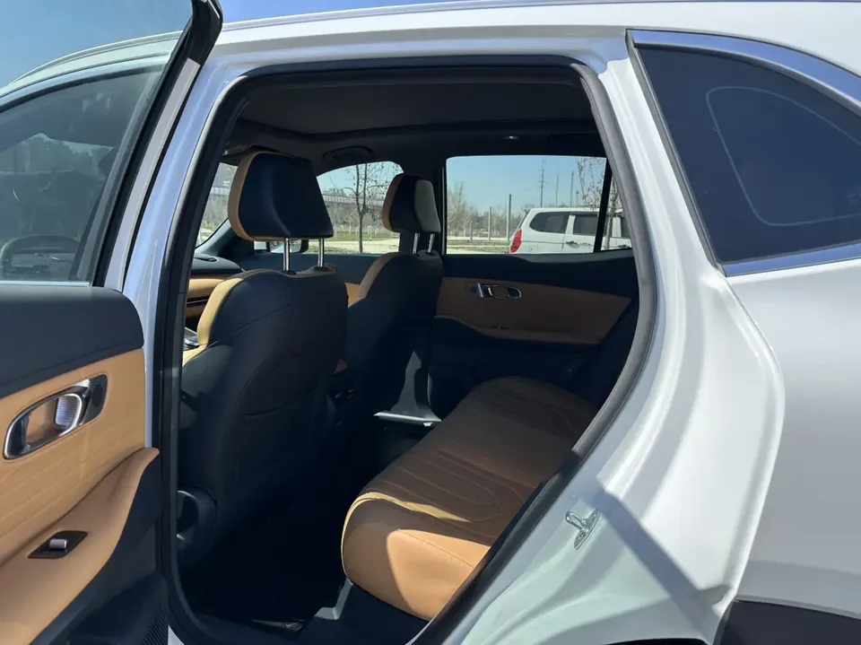 Geely Galaxy Starship 7 EM-i Galaxy Starship 7 EM-i 2025 120KM Pilot Edition 2025 — миниатюра 3