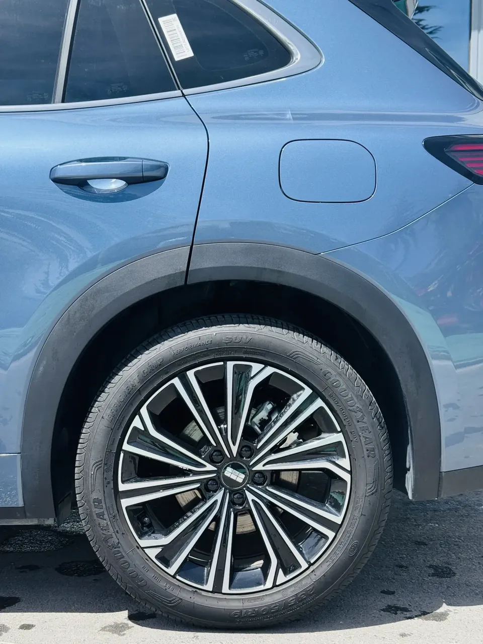 Geely Galaxy Starship 7 EM-i Galaxy Starship 7 EM-i 2025 120KM Pilot Edition 2025 — миниатюра 2