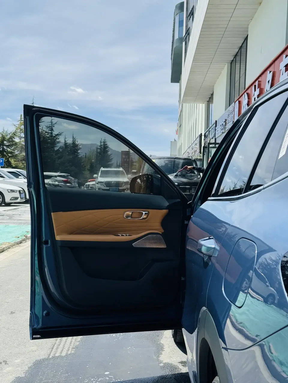 Geely Galaxy Starship 7 EM-i Galaxy Starship 7 EM-i 2025 120KM Pilot Edition 2025 — миниатюра 4